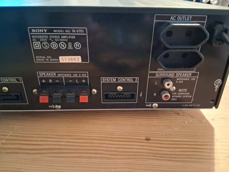 Amplificator Sony TA-V701 pentru cunoscatori